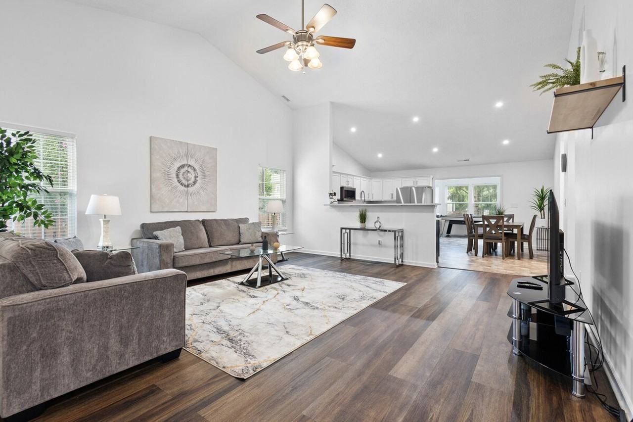 13847 Catalina Dr #1285074P - Photo 3 of 35