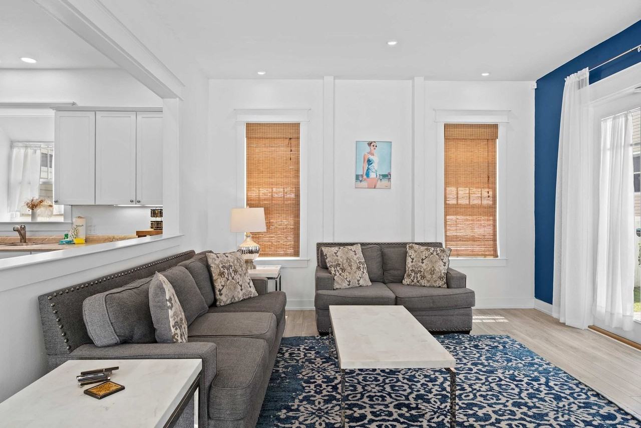 4456 Luke Ave #1285931P - Photo 4 of 50