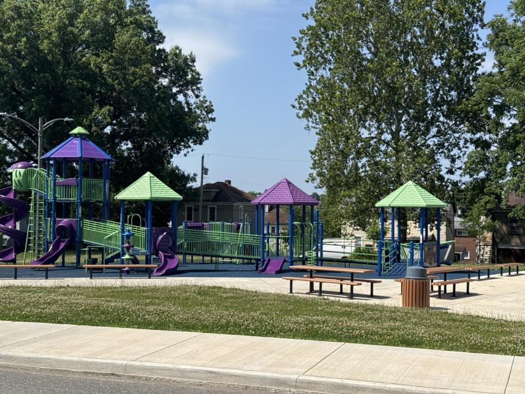 136 S Spring Ave - Photo 4 of 13