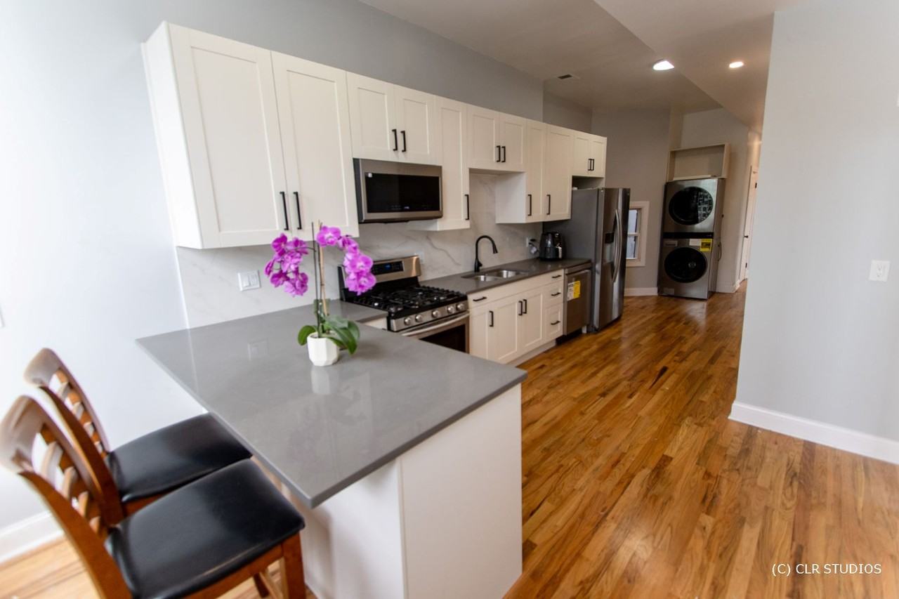 2343 West Grenshaw Street #2 - Photo 5 of 8