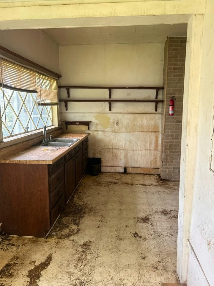 205 East Saint Louis Street - Photo 2 of 13