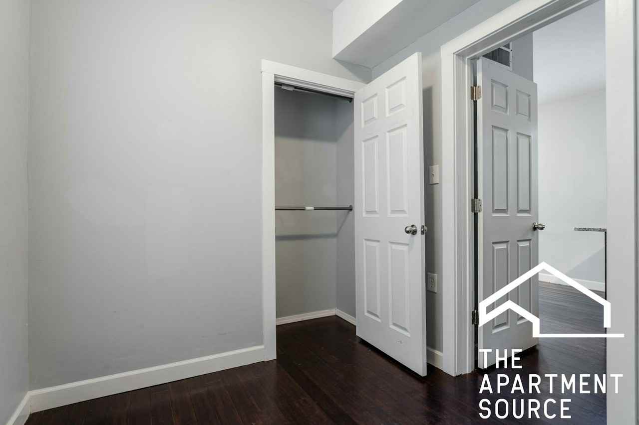 2968 North Ridgeway Avenue, Unit 1 - Photo 3 of 13