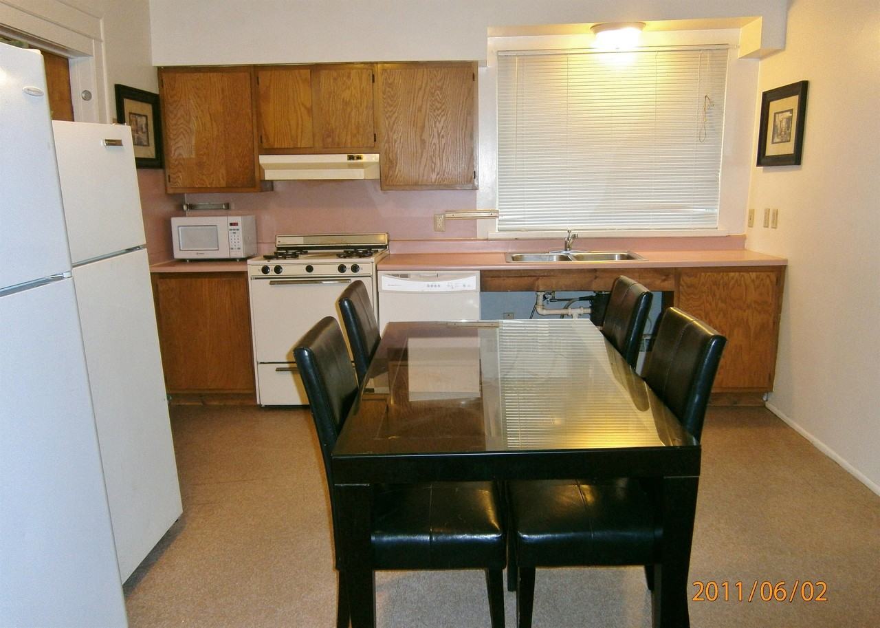 205 Williams St - Photo 7 of 10