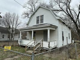 featured image of 2203 W Howett St