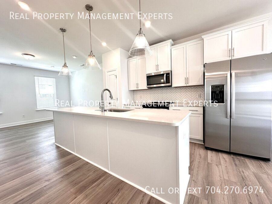 5027 Layman Dr - Photo 3 of 24