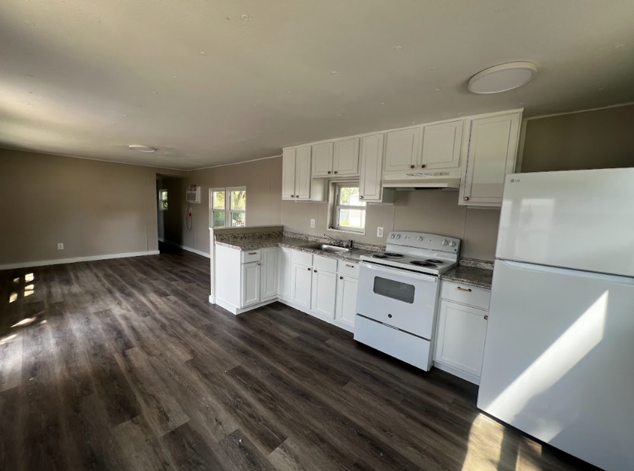 7017 Silver Lake Dr - Photo 3 of 8