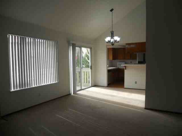 1072 Summerplace Dr - Photo 2 of 8