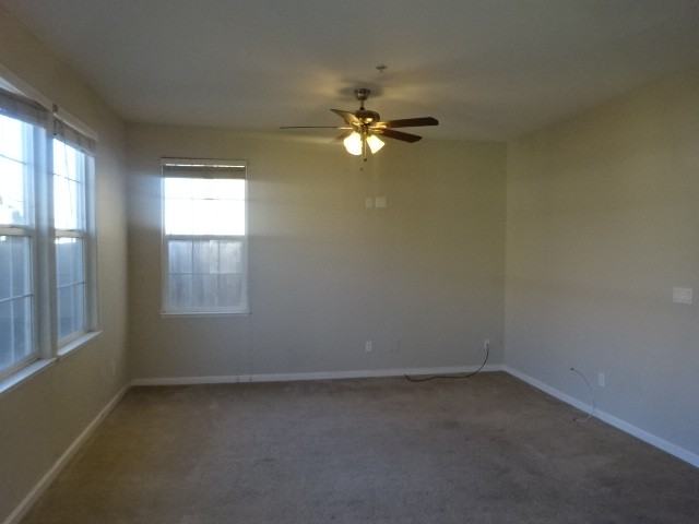 440 Arboleda Ln - Photo 3 of 15