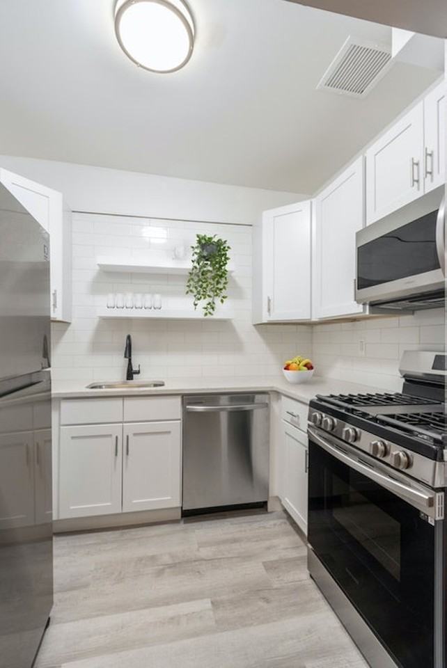 67 President St #19A2 - Photo 3 of 11