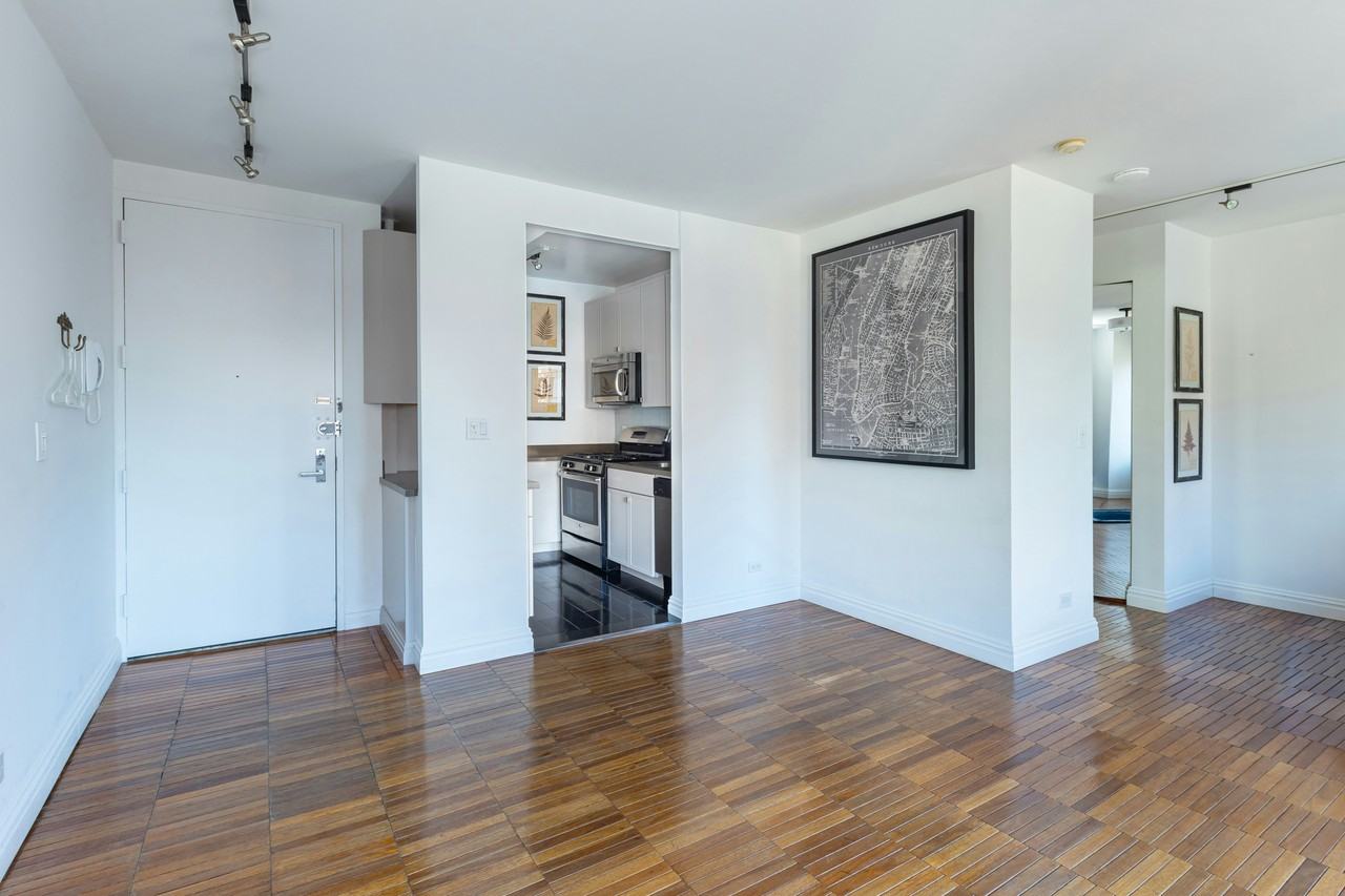 300 E 85th St #1003 - Photo 2 of 5