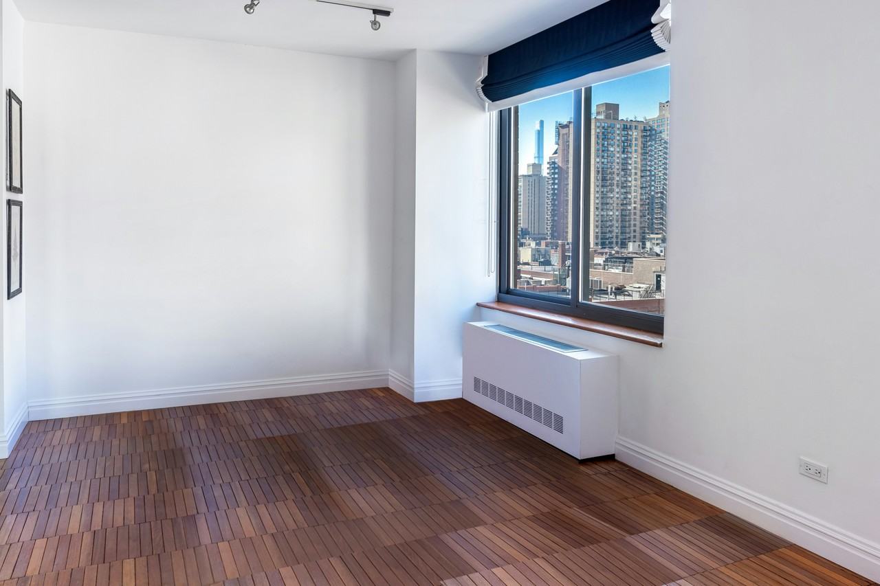 300 E 85th St #1003 - Photo 3 of 5