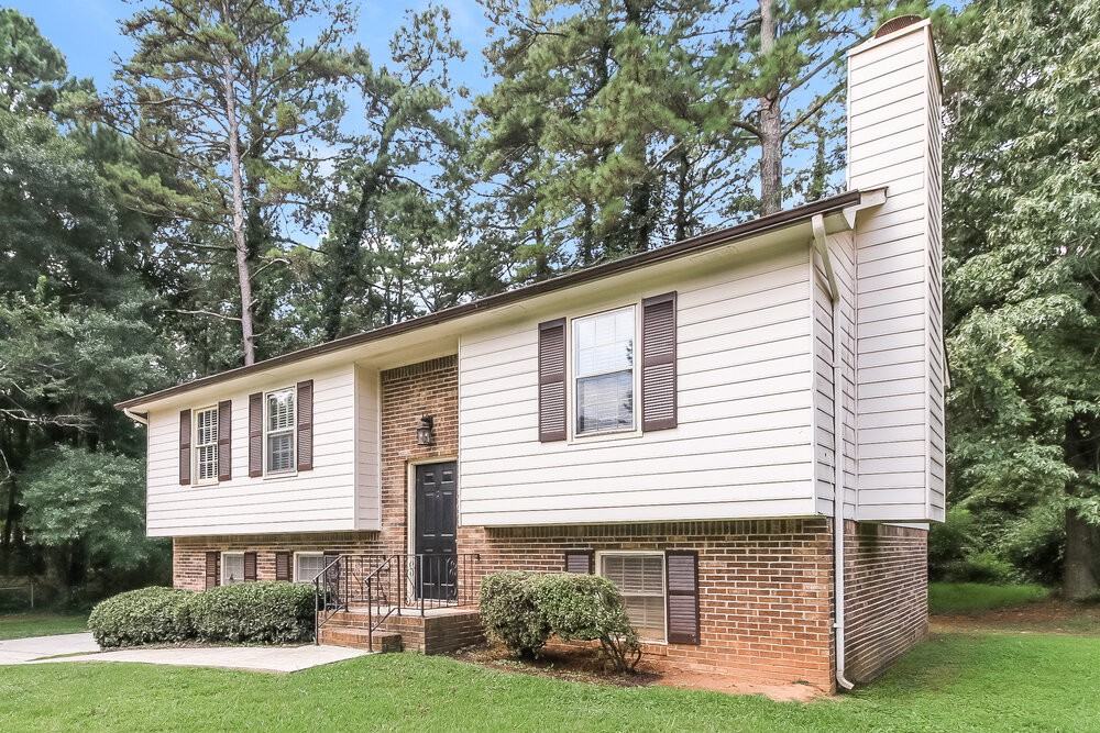 80 Belmont Park Ln - Photo 4 of 17