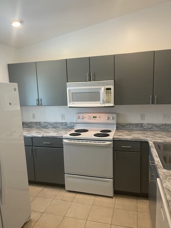 700 W 12th St - Photo 2 of 12