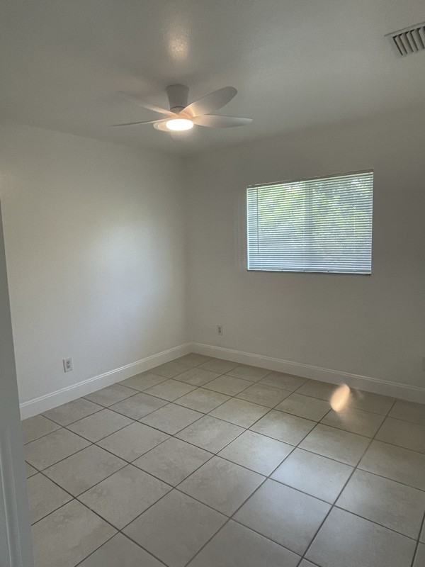 700 W 12th St - Photo 7 of 12