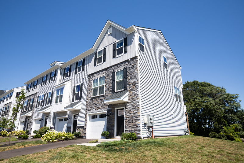 829 Pecan Rd - Photo 2 of 46