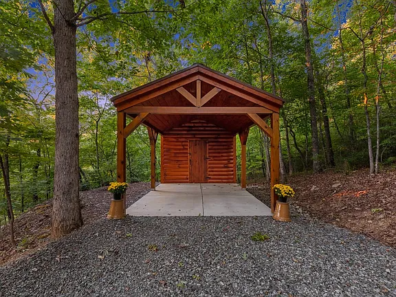 25 Stuart Highland Dr - Photo 5 of 20