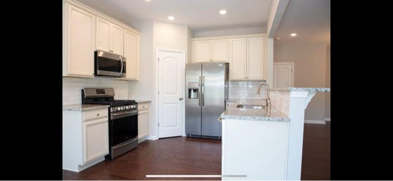 1210 Foxcroft Ln - Photo 2 of 17