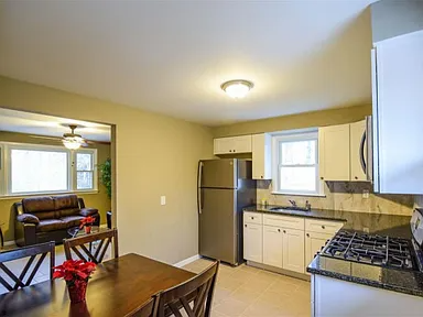 423 S Willow Ave - Photo 3 of 8