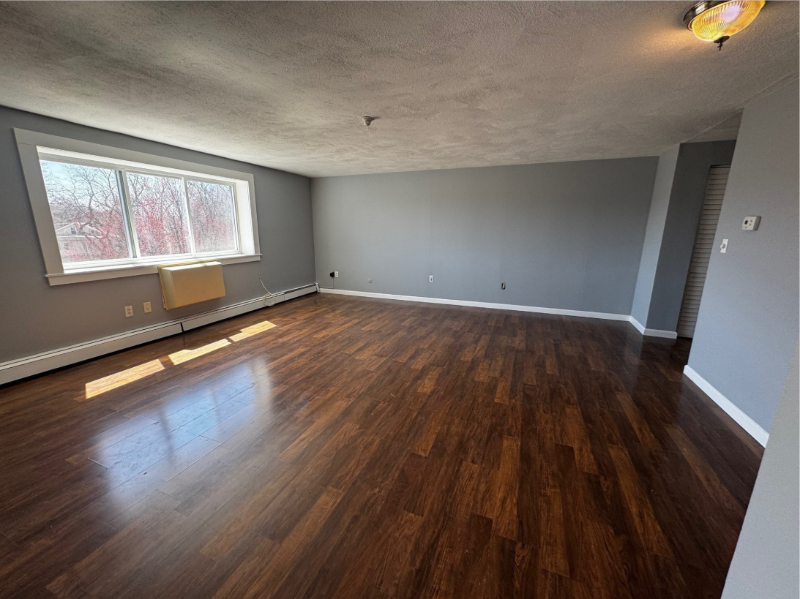 215 Winter Street - Photo 5 of 19