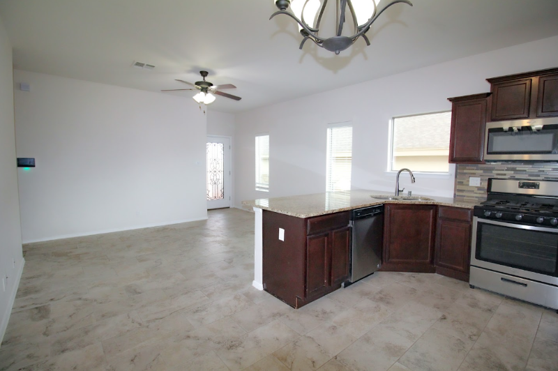 13276 Emerald Isle St - Photo 3 of 13