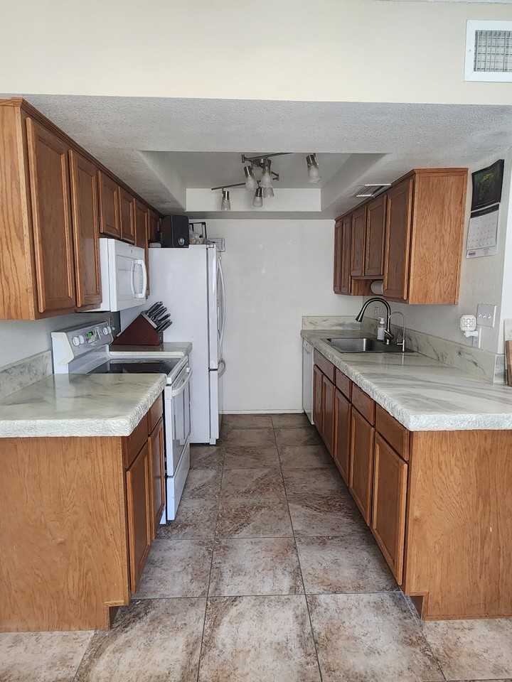 1224 N 84th Pl - Photo 7 of 10