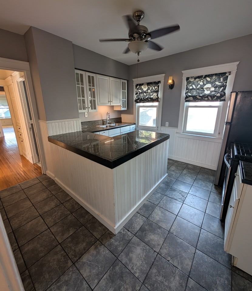 89 Trinity Pl - Photo 2 of 13