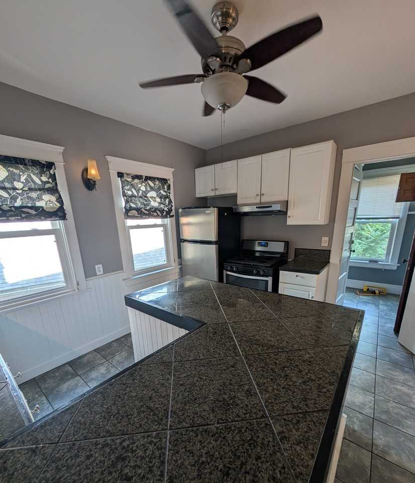 89 Trinity Pl - Photo 4 of 13