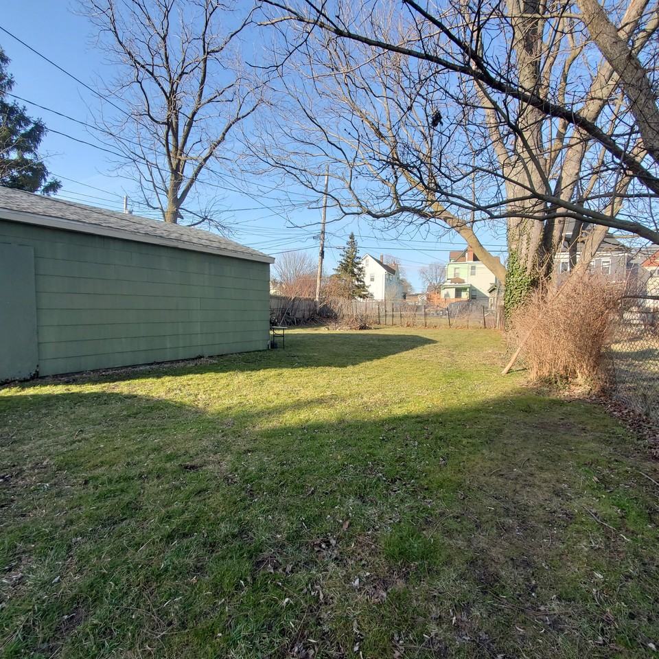 89 Trinity Pl - Photo 7 of 13