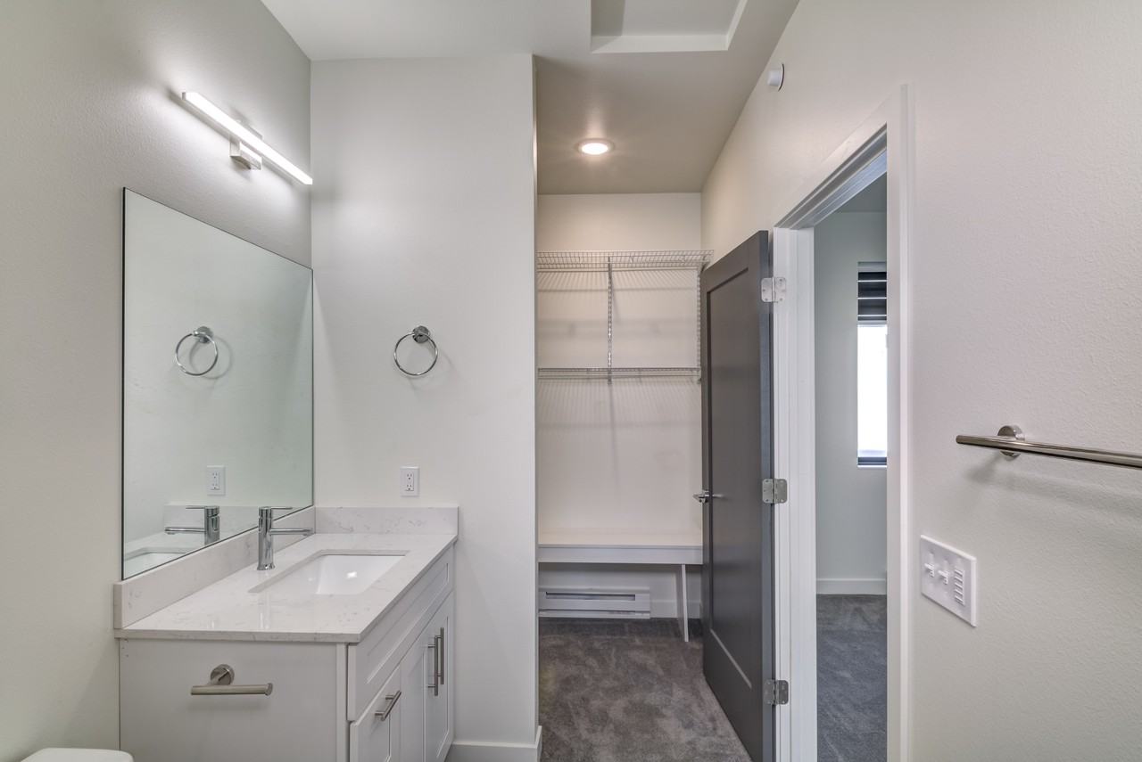 3255 Fairfax St - Photo 2 of 14