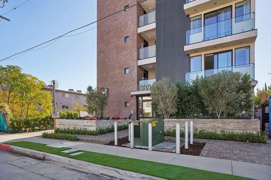 10806 Blix St #404 - Photo 2 of 20