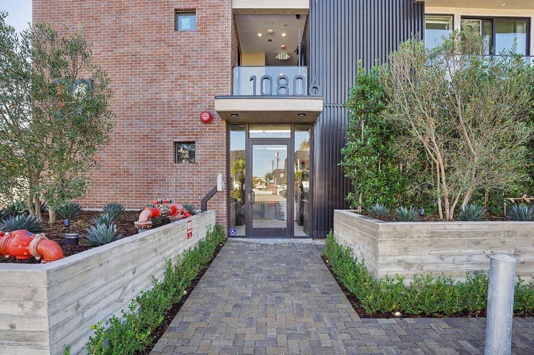 10806 Blix St #404 - Photo 3 of 20