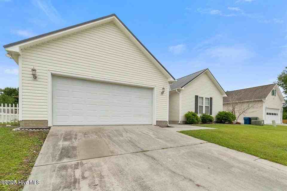 315 Whirlaway Boulevard - Photo 2 of 24