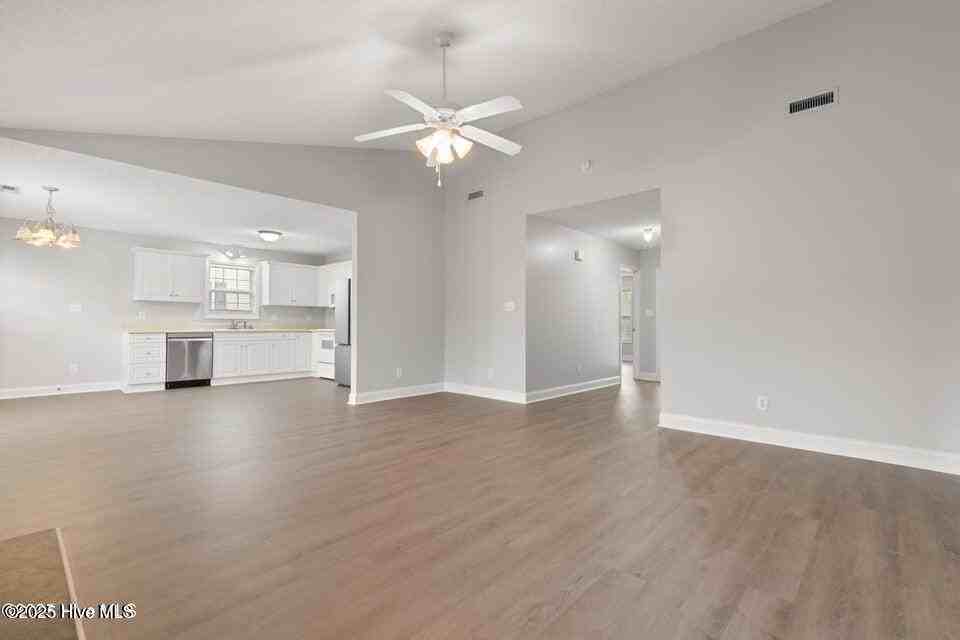 315 Whirlaway Boulevard - Photo 6 of 24