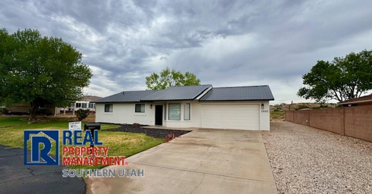 2880 Palm Cir - Photo 2 of 18