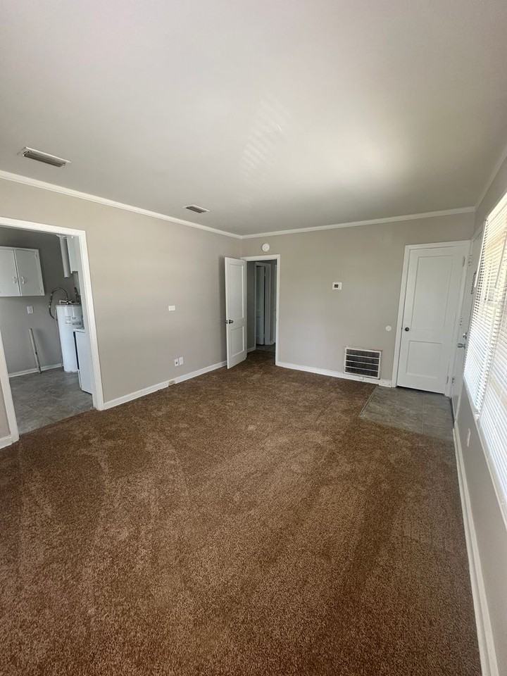 1710 Clover Dr - Photo 3 of 16