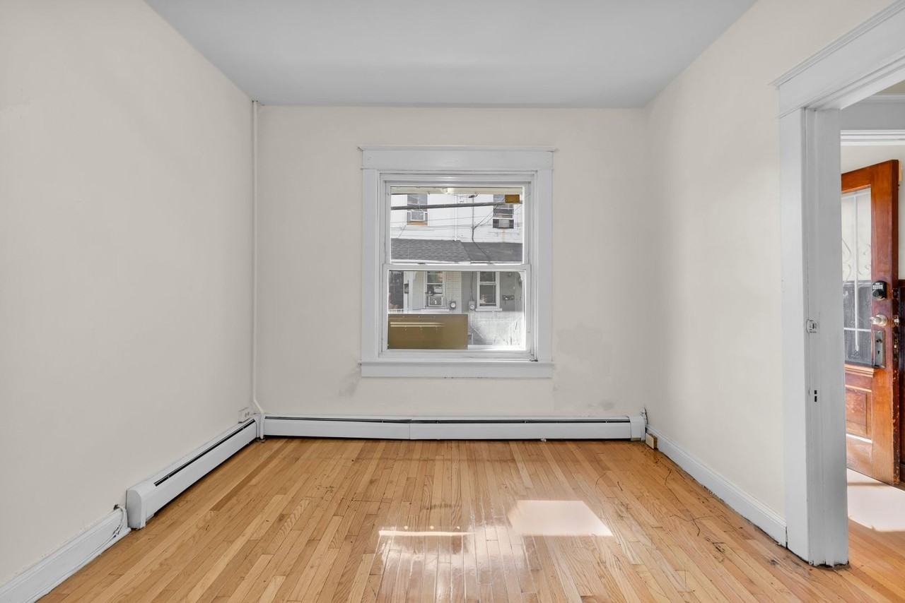 213 N Railroad St - Photo 5 of 31