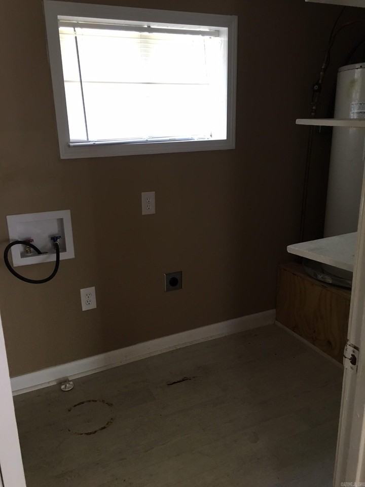 495 Gill Street - Photo 3 of 6