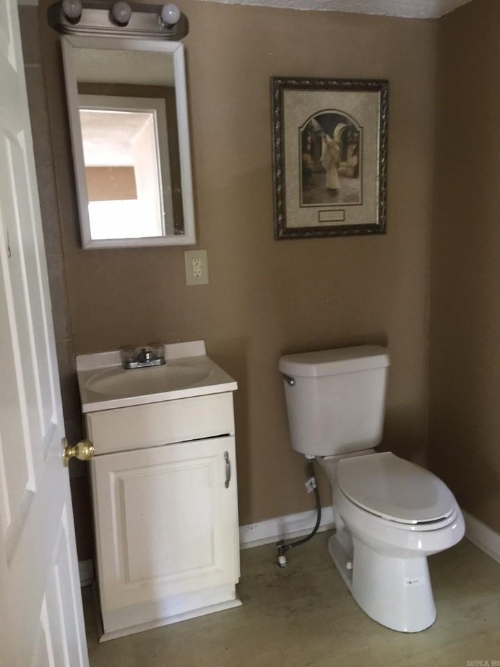 495 Gill Street - Photo 4 of 6