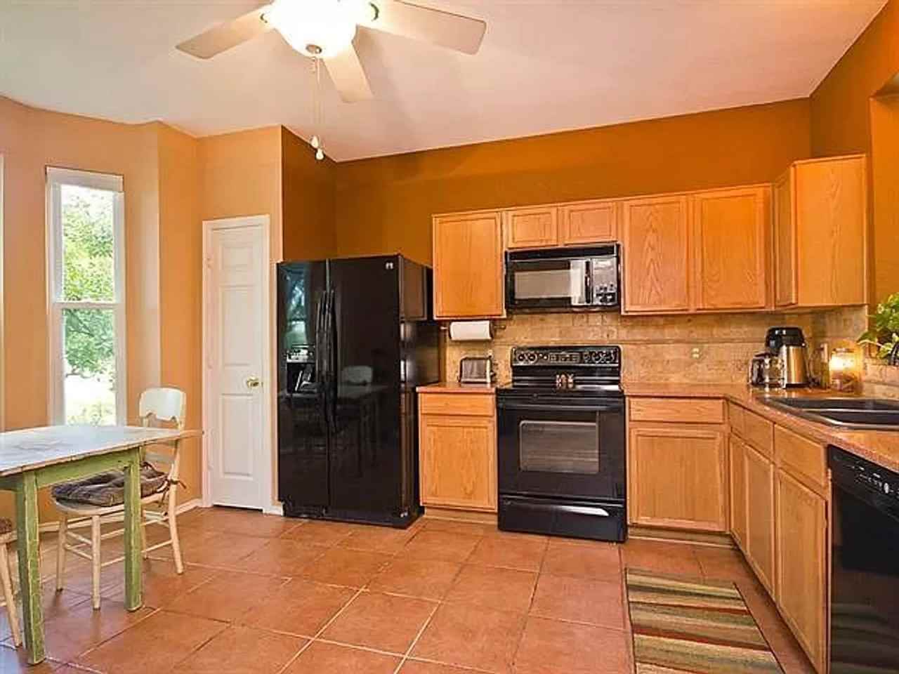 6149 Negley #A - Photo 6 of 21