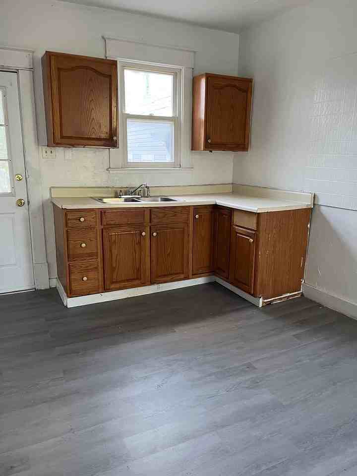 1646 Ridge Avenue - Photo 5 of 14