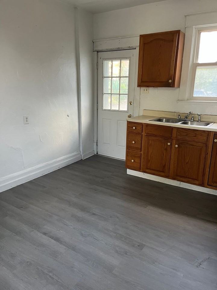 1646 Ridge Avenue - Photo 6 of 14