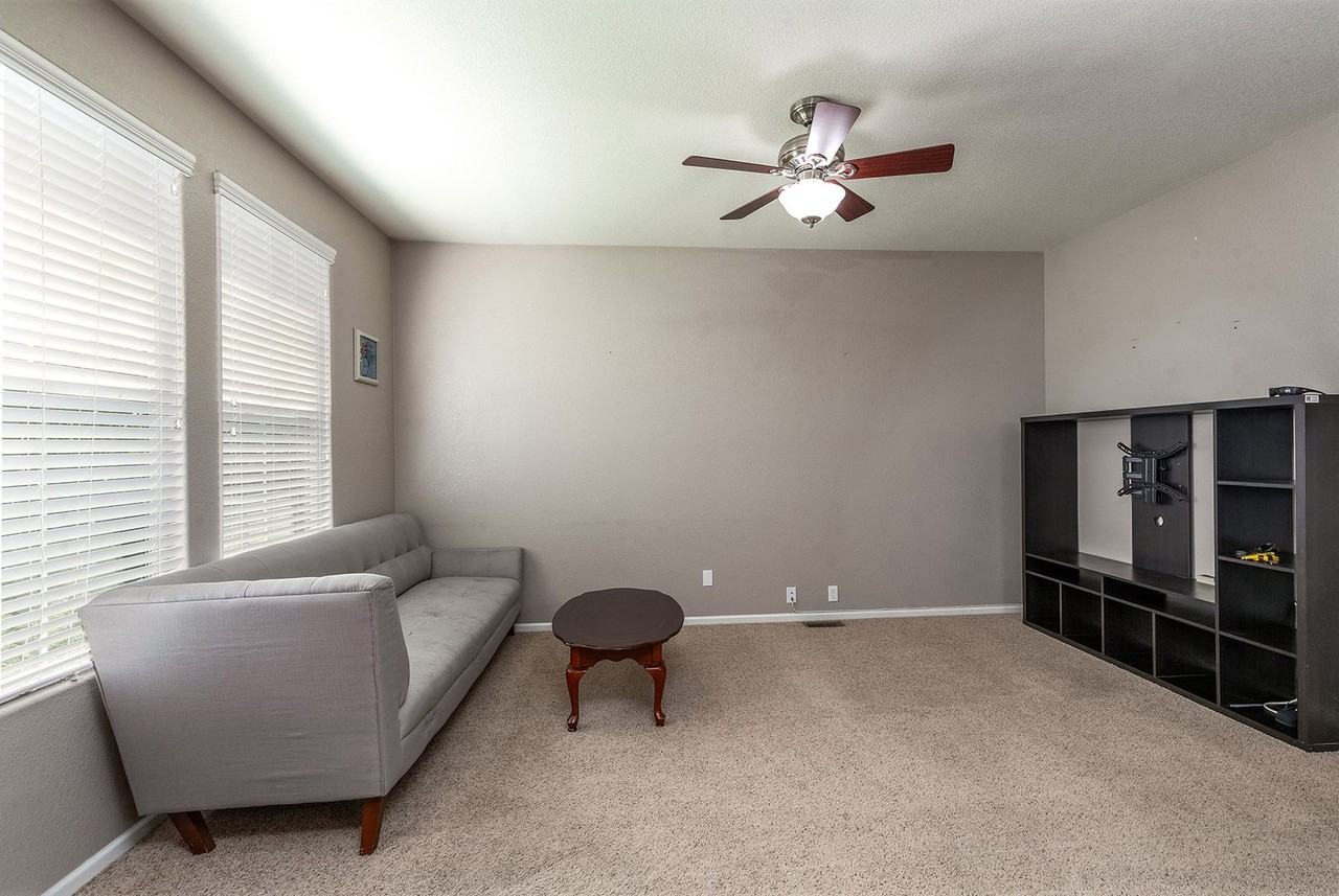 7230 Red Sand Grv - Photo 3 of 24