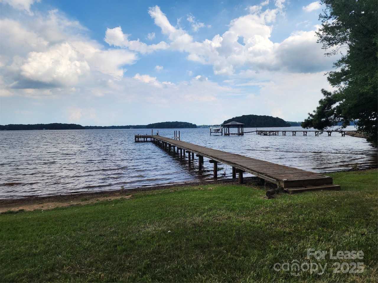 16946 Belle Isle Drive - Photo 3 of 48