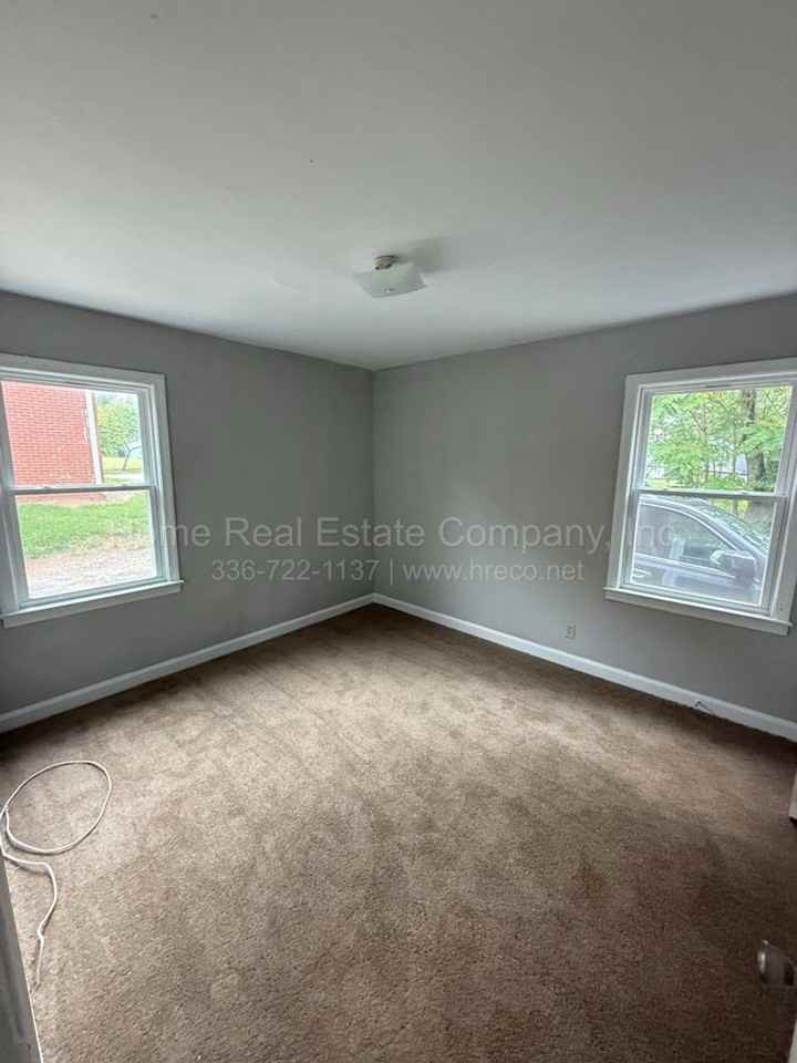 1447 Clark Ave #A - Photo 4 of 6