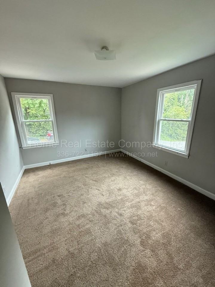 1447 Clark Ave #A - Photo 5 of 6