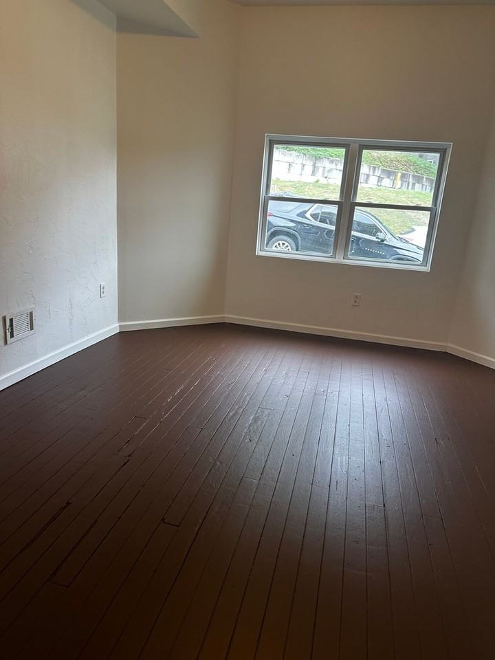 131 Spring Street - Photo 7 of 17