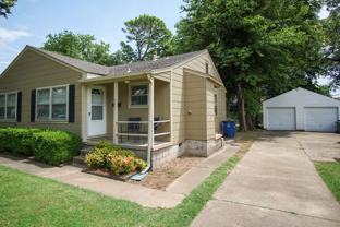 934 E 37th Pl - Photo 1 of 1