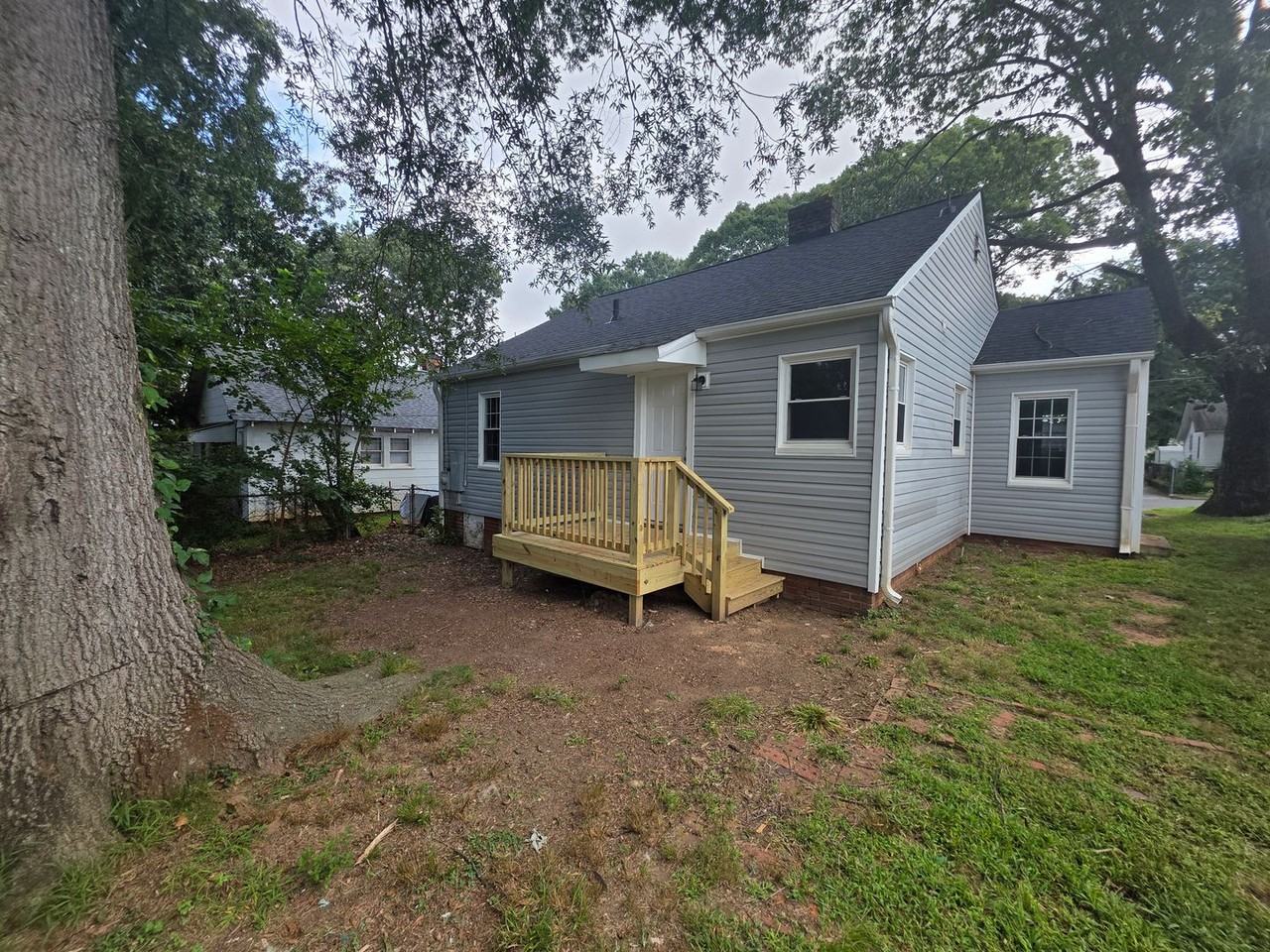 2738 Patria St - Photo 3 of 12