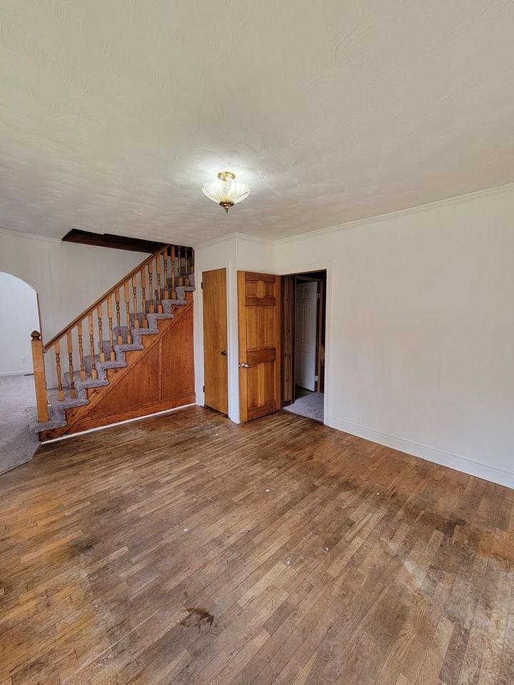 10290 Lewistown Rd - Photo 2 of 10