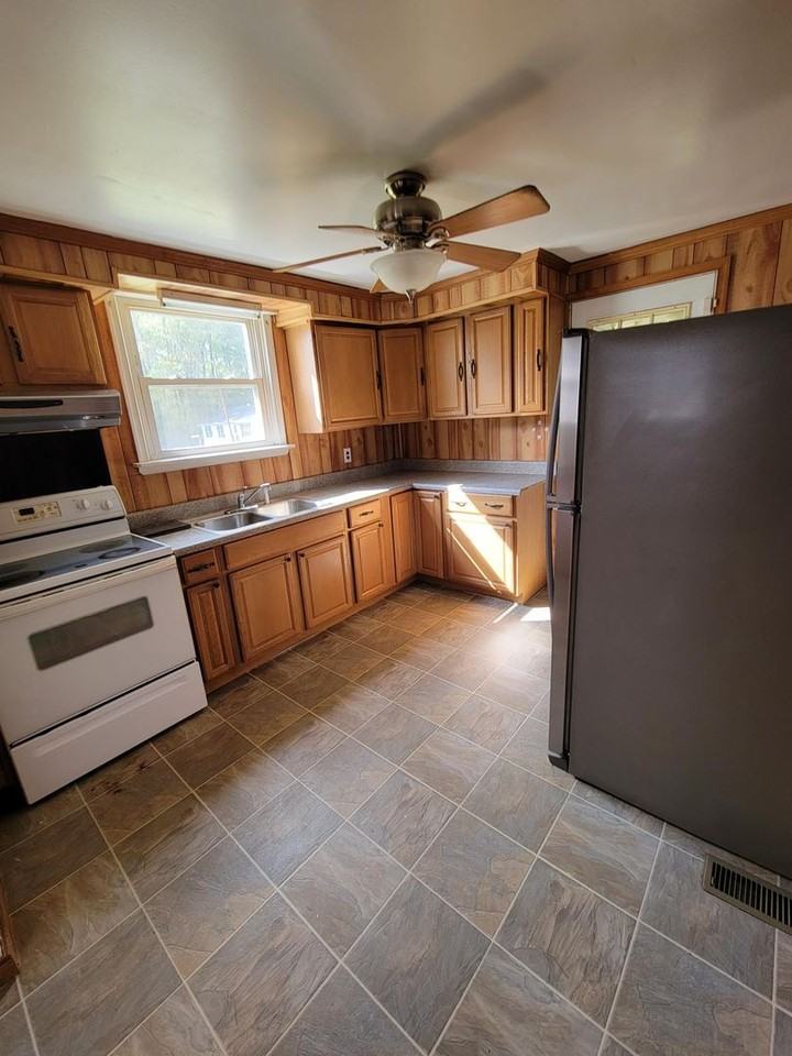 10290 Lewistown Rd - Photo 3 of 10